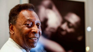 Pelé a quitté l'hôpital mais doit s'y rendre régulièrement pour traiter son cancer