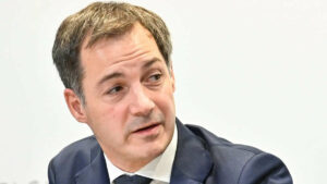 Covid-19 : le 1er ministre belge préfère «embêter le virus » pas «les gens» comme disait Macron