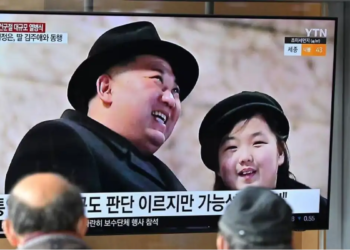 Kim Jong Un et sa fille présumée s’appeler Ju Ae (D)| JUNG YEON-JE /AFP