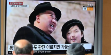 Kim Jong Un et sa fille présumée s’appeler Ju Ae (D)| JUNG YEON-JE /AFP