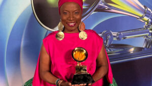 Grammys 2022 : Angélique Kidjo bat Wizkid et remporte le prix du meilleur album (monde)