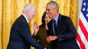 «Vice-president» Biden : Obama plaisante lors de son 1er retour à la Maison-Blanche