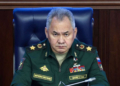 Russie: le ministre Choïgou au front pour une inspection, des soldats décorés