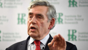 Poutine « me menaçait déjà » en 2006 affirme Gordon Brown, ancien 1er ministre britannique