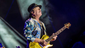 USA: le guitariste Carlos Santana s'évanouit lors d'un spectacle