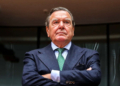 Sanctionné, l'ex-chancelier Schröder (proche de Poutine) poursuit le parlement allemand