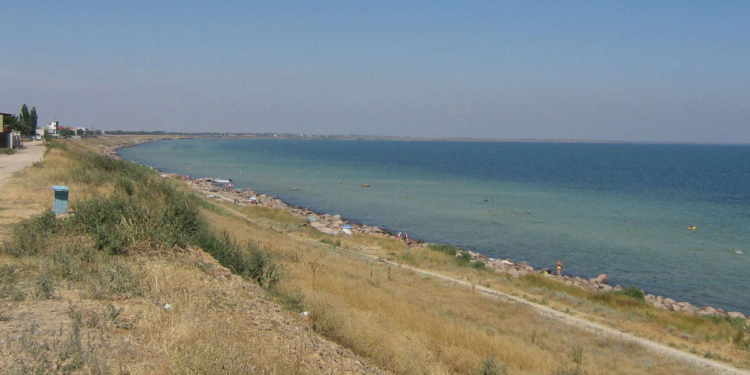 Photo plage d'
Henichesk. File source: http://commons.wikimedia.org/wiki/File:Henichesk_beach.jpg