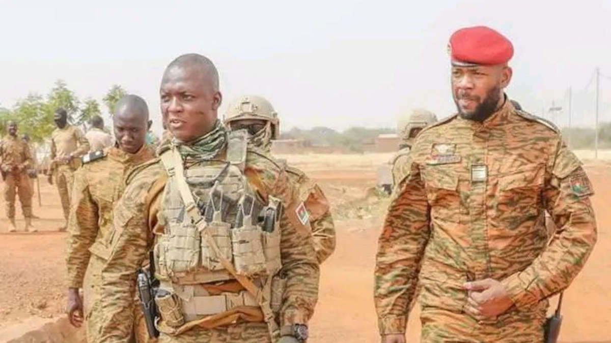 Ibrahim Traoré à gauche (Photo LNT - Amos Traoré)