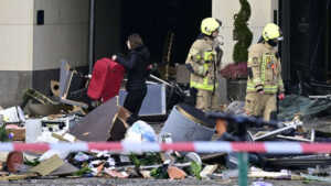 Explosion du plus gros aquarium cylindrique du monde, au moins 2 blessés