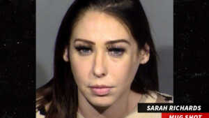 Une femme cache une rolex volée dans ses parties intimes