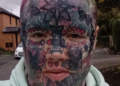 Avec 800 tatouages sur le corps, une femme renvoyée d’une fête de Noël