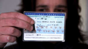 Une femme apprend qu'elle est mariée en faisant sa carte d'identité