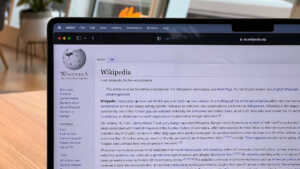 La Russie veut concurrencer Wikipedia avec Znania en 2023
