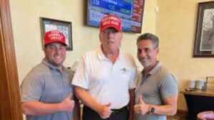 Trump photographié avec un mafieux: les précisions d'un proche
