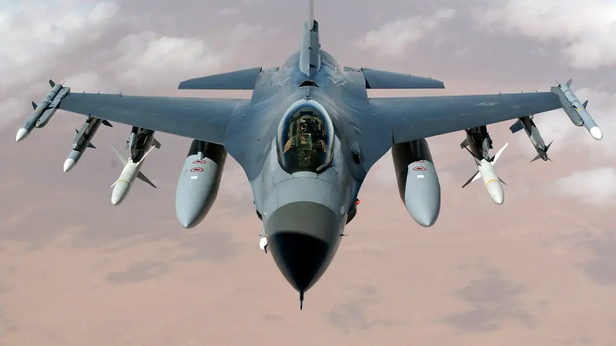 F-16 américains : les missiles russes pourraient les abattre selon Bloomberg