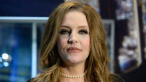 Décès de Lisa Marie Presley (54 ans) d'une crise cardiaque (comme son père Elvis Presley)