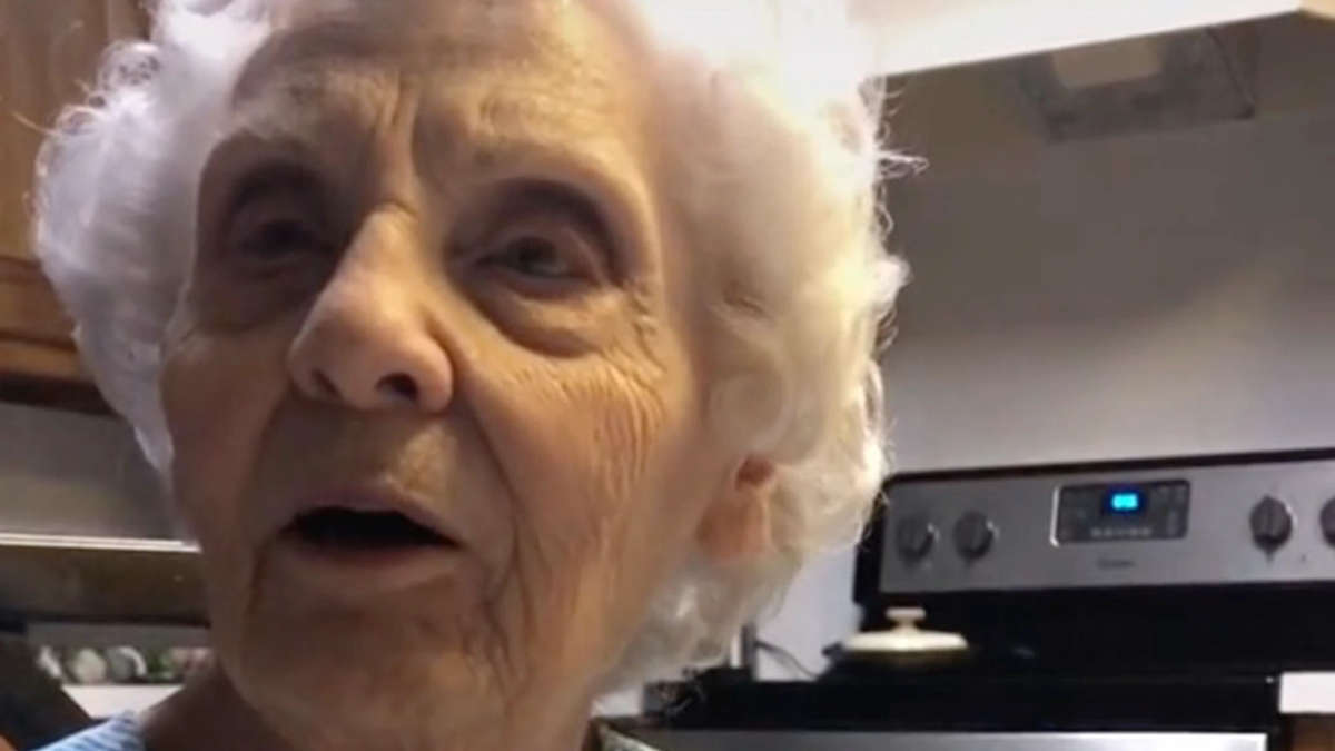 TikTok: à 98 ans, cette grand-mère fait le buzz sur le réseau social