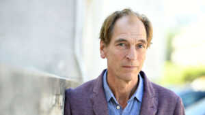 USA: l'acteur Julian Sands porté disparu suite à une randonnée, sa famille inquiète