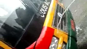 Bénin: un bus universitaire avec des étudiants à bord prend feu en pleine circulation