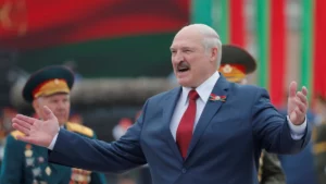 Loukachenko prêt à aider Poutine si "les frères russes ont besoin d'aide"