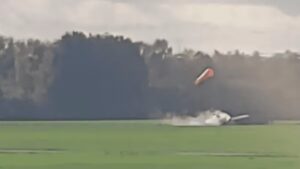 Un avion léger s’écrase en tentant d’atterrir au Royaume-Uni, le pilote décède