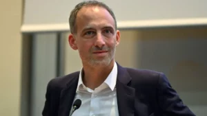 Législatives en France: la gauche s'unit contre l'extrême-droite
