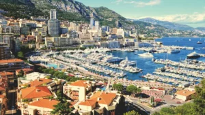 Cannes vs. Monaco : édition des vacances d'été