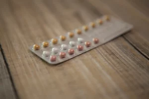 Cancer du sein : la contraception hormonale augmente les risques selon une étude