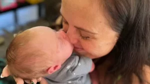Une femme accouche aux toilettes sans savoir qu'elle était enceinte