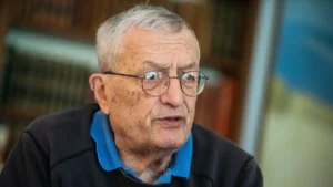 France: décès de l'ancien ministre de la Défense François Léotard, hommage de Macron