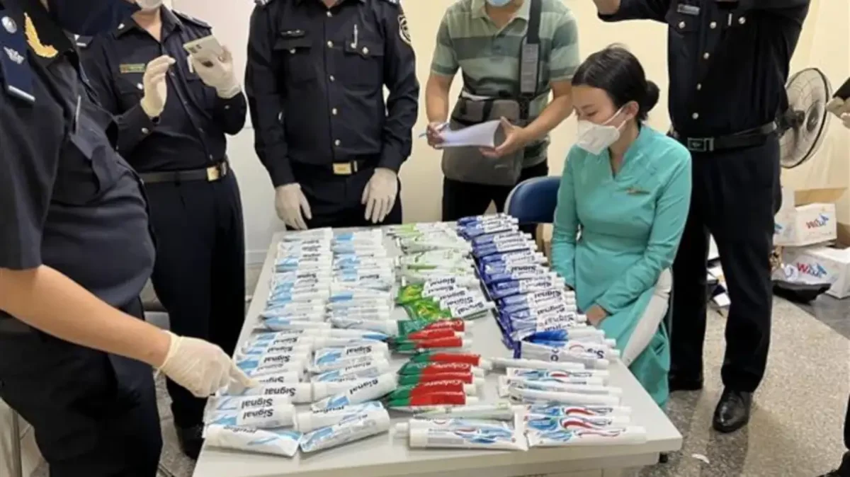 Drogues dans des tubes de dentifrice : Des trafiquants arrêtés au Vietnam
