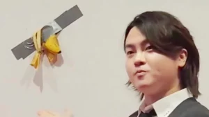 Il dévore une banane valant 120 000 $ dans un musée