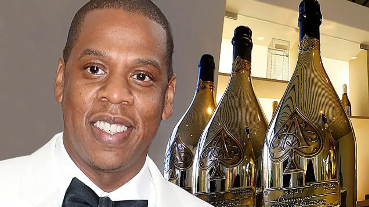 Jay-Z : des policiers accusés d'avoir volé 3000$ de son champagne "Armand de Brignac"
