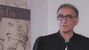Plus de 30 ans après avoir abandonné ses études, il devient médecin généraliste