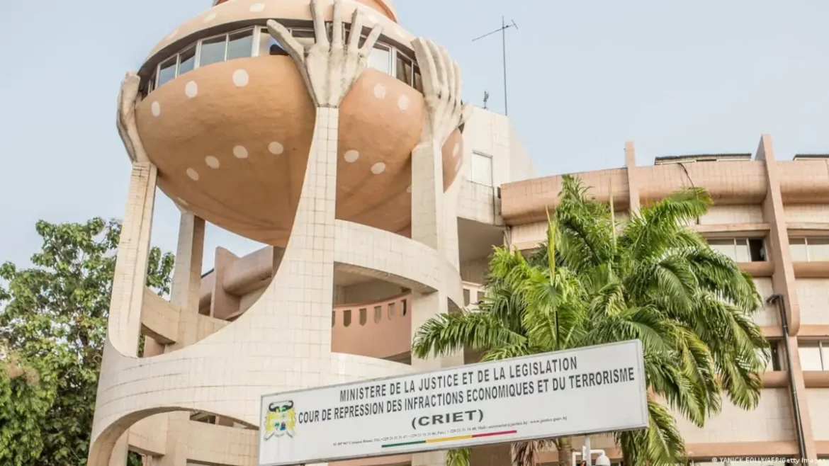 Bénin : Donald Acakpo ne reconnaît pas l'accusation de complicité d'escroquerie
