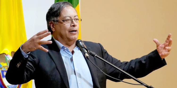 Gustavo Petro (AP)