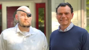 Un oeil greffé à un vétéran américain, une première mondiale