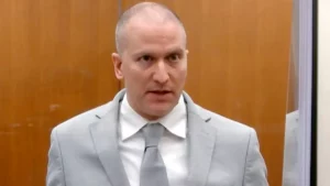 Derek Chauvin: le meurtrier de George Floyd poignardé en prison  (AP)