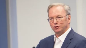 IA: l'ancien PDG de Google avertit sur les dangers