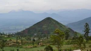 Une pyramide plus ancienne que celles d'Égypte? Polémique en Indonésie