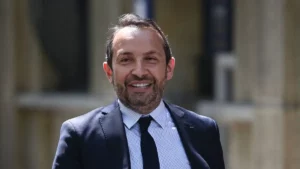 France : un élu RN veut supprimer la double nationalité… hors pays européen, puis se rétracte