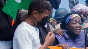 VIDEO : Auma, la demi-soeur d'Obama gazée pendant une manifestation au Kenya