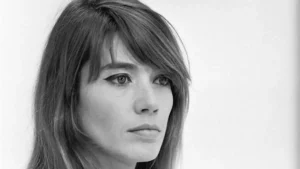 France: décès de la chanteuse Françoise Hardy, pluie de réactions