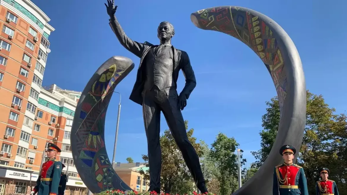 Russie : une statue de Nelson Mandela inaugurée