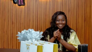 Bénin : La mésaventure d’Edwige la Folle, victime d’un présumé escroc ivoirien flatteur
