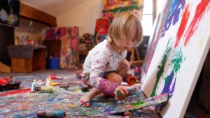 «Mini-Picasso»: à 3 ans, il est un phénomène artistique