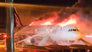 Un avion en feu avant son décollage en Corée du Sud, 7 blessés