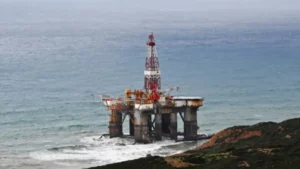 Maghreb: une plateforme pétrolière s'échoue au large de ce pays