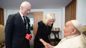 Pape François : ce qu'il a dit au Roi Charles et à la Reine Camilla pendant leur visite