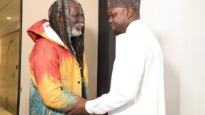 Tiken Jah Fakoly au Sénégal: rencontre avec Sonko et annonce